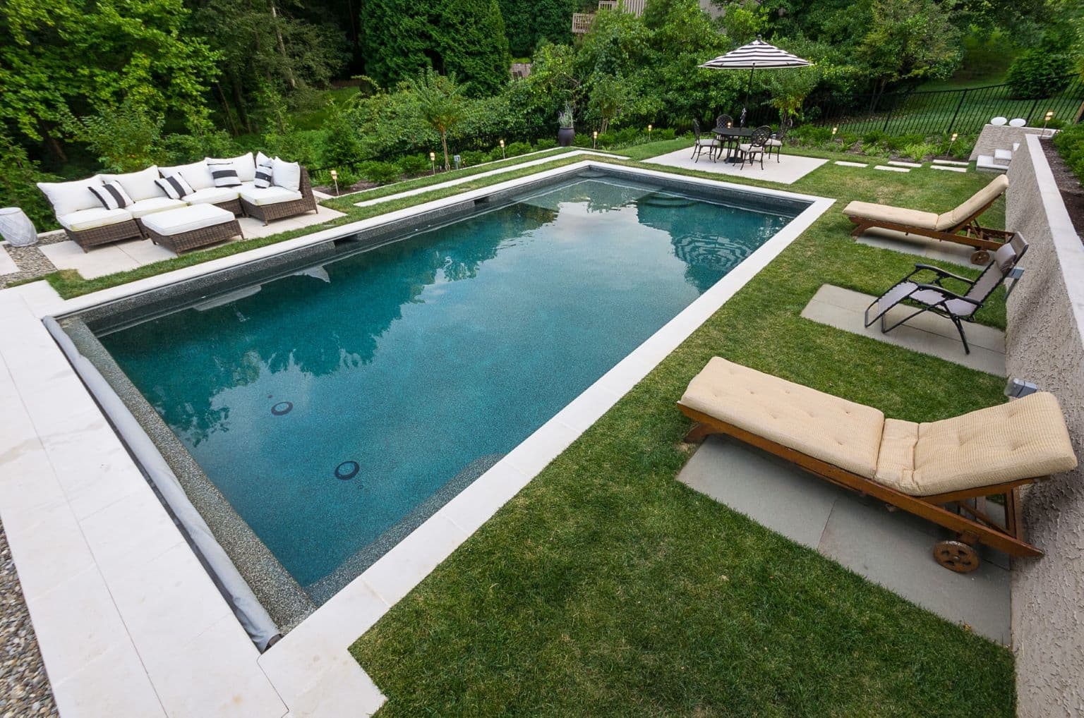 Modern backyard pool design
