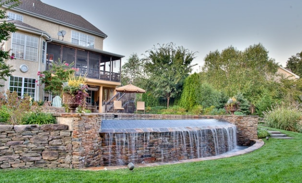 Designing Elevated Outdoor Spaces with Luxury Pools DE